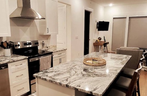 Inglewood Condo | 3Bed-3BA Luxury-Rooftop Deck-No Steps-WIFI-King Bed-Ensuite Baths-5 mins to Opry