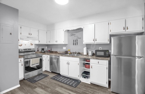 High Point Condo | 3BR/2 bath Condo Near Downtown High Point and High point University sleeps 6