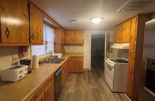 Dallas House | 3BR/2BA ranch home in Dallas, GA on spacious lot - great for groups!