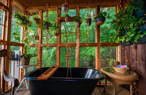 Menlo Cabin | 3BR, 2BA, stunning mtn view, jacuzzi, dry sauna, fire pit, wood burning stove