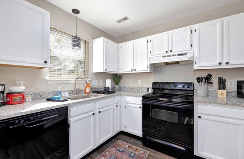 Charlotte House | 3BR 2Bath Home>Airport>Carowinds