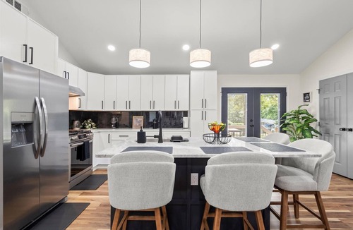 Belvedere Park House | 3BR/3BA GROUP HOME - World Cup Perfect! - Sleeps 8