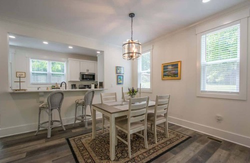 Flat Rock House | 3BR, Balconies, Walk to Playhouse+Free Activities