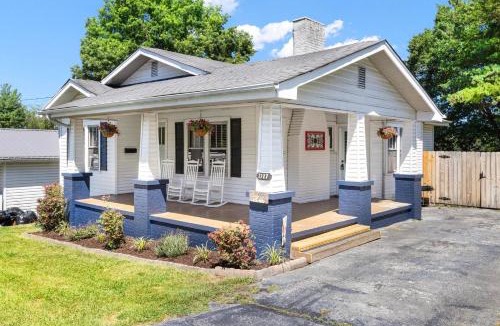 Bristol House | 3BR Bristol Retreat - 2 Blocks from State Street