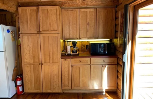 Suches Cabin | 3BR cottage on the Toccoa River; fish from the yard, stargaze at the firepit!