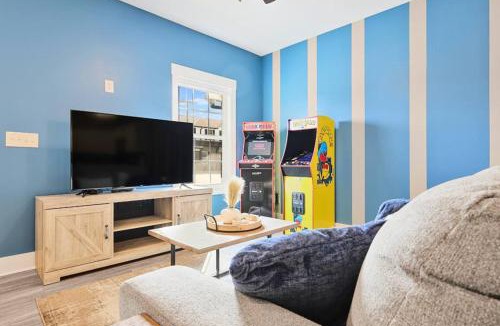 Manchester House | 3BR Family Home! GAMES! Playground!