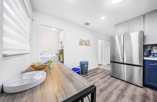 Seybold House | 3BR Miami Tree House | Airport·Beach·BBQ·FIFA.Sleeps11