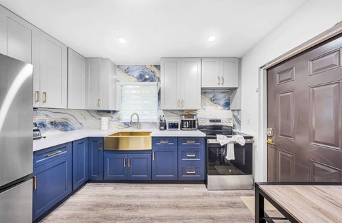 Seybold House | 3BR Miami Tree House | Airport·Beach·BBQ·FIFA.Sleeps11