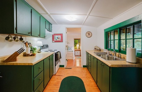 Fowlstown House | 3BR Pines Cabin on 85 Acres | Deck & Wildlife