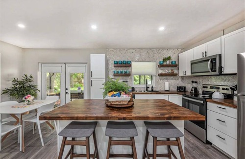 Temple Crest House | 3brm/King*GameRoom*near Bush Gardens, USF& Moffitt