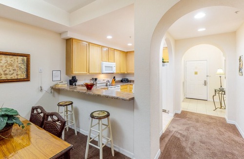 West Kissimmee Condo | 3rd floor condo w/ sauna, shared pools, balcony, gym, hot tub, near theme parks