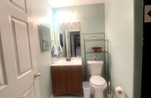 Tallahassee Condo | 4 Bed 3.5 bath with king bed and jacuzzi tub!