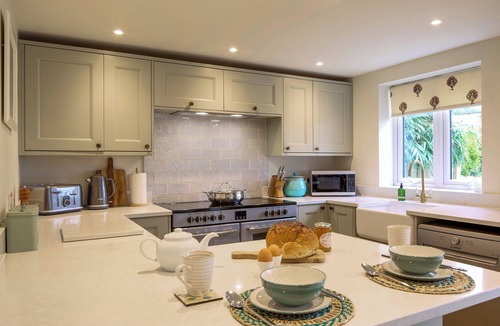 New Forest District Cottage | 4 bedroom accommodation in Woodgreen, near Fordingbridge