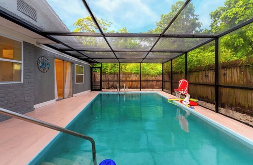 St. Petersburg - Clearwater House | 4-Bedroom Family home in Serene St. Petersburg with Private pool & Gym