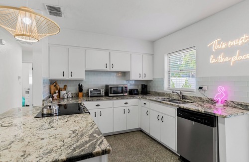 South Pinellas Community Council House | 4 Bedroom House w/Fully Fenced-In Backyard, Dog Friendly, 3 Min Drive to Beach!