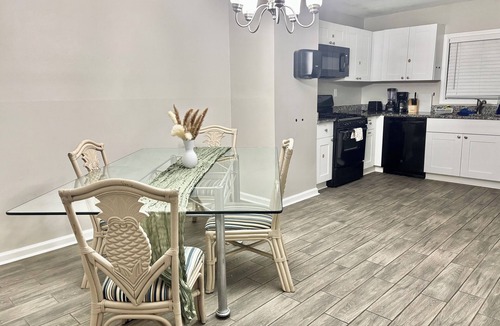 Forest Park House | 4-bedroom house With Home Theater - Hot Tub