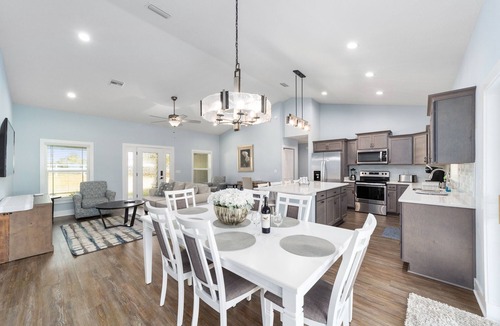 Fellowship House | 4 Bedroom w/8-stall barn & 4 paddocks - Adjacent to WEC! - Sherman Oaks 625