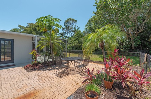 Coquina Sands House | 4 blocks to the Lowdermilk beach. Walk to movie theatre, mall and grocery store