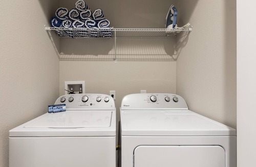 West Kissimmee Villa | ♥ 4 BR 4 BA Villa | 5min→Disneyworld |1804ft²| Gym