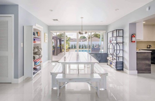 Broadview Park House | 4 BR home with private pool