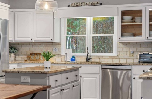 Blue Ridge House | 4 BR on Toccoa River, Hot Tub, Fish/Tube from deck! Firepit, Pool Table, Dogs ok