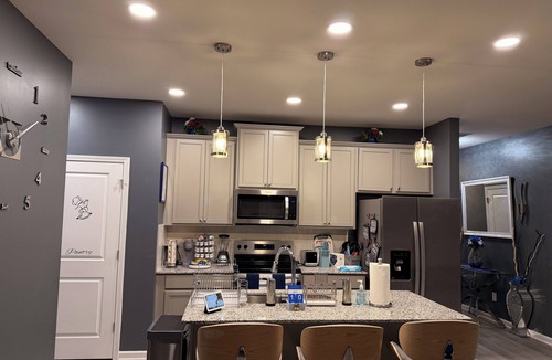 Stockbridge House | 4-BR townhome Luxury Retreat with Backyard Oasis Stockbridge/CommunityPool
