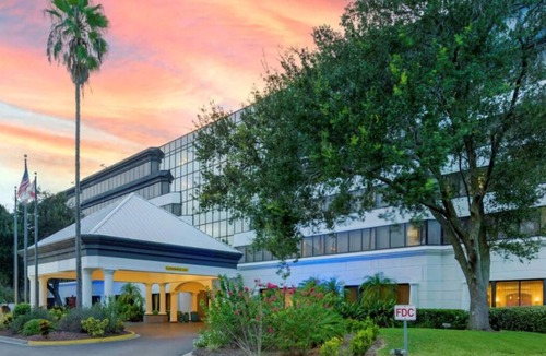 Baymeadows House | 4 Budget-friendly Units! FREE Breakfast, Parking! Near Tree Hill Nature Center!