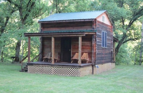 Saint Helens Cabin | #4, Charming 2-bedroom cabin in superb Beattyville with AC