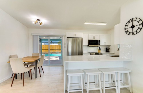 Port Charlotte House | 4 Mi to Beach! Sleek Getaway in Port Charlotte
