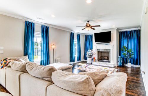 Dothan House | 4 Mi to Dtwn Stylish Home with Large Yard in Dothan