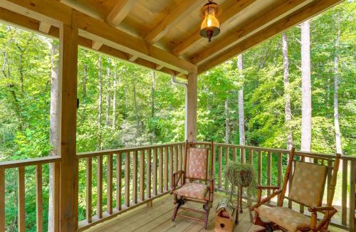 Cherry Log House | 4 Mi to Fall Branch Falls: Peaceful Cabin w/Deck