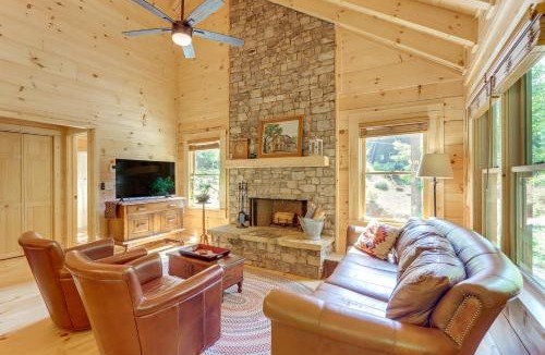 Cherry Log House | 4 Mi to Fall Branch Falls: Peaceful Cabin w/Deck