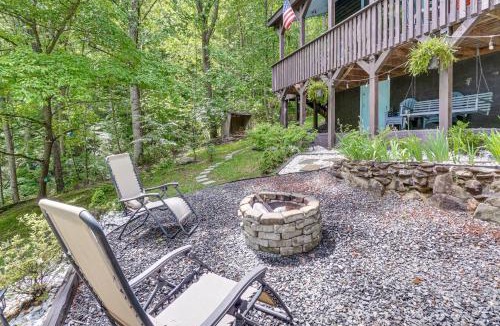 Robbinsville House | 4 Mi to Lake Santeetlah: Cabin w/Deck & Views