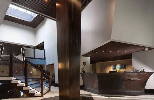 Palm Beach House | 4 Relaxing Rooms! Beachfront Accommodation + Free Parking + Outdoor Pool