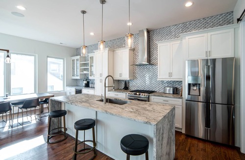 Third Ward House | 4-Story Luxury Home w/Rooftop Hot Tub & Grill, by Mansion™