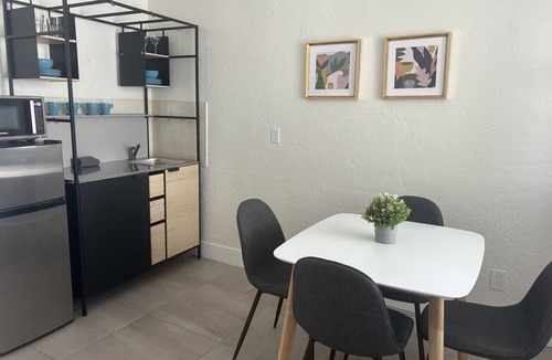 Bay Esplanade Apartment | 4 · Surf n Sand Studio Apartment by the Water 4