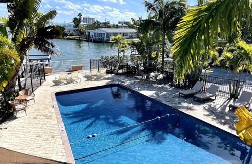 Bay Esplanade Apartment | 4 · Surf n Sand Studio Apartment by the Water 4