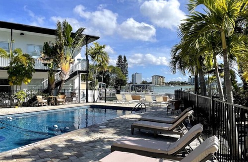 Bay Esplanade Apartment | 4 · Surf n Sand Studio Apartment by the Water 4