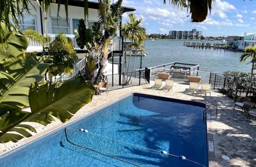 Bay Esplanade Apartment | 4 · Surf n Sand Studio Apartment by the Water 4