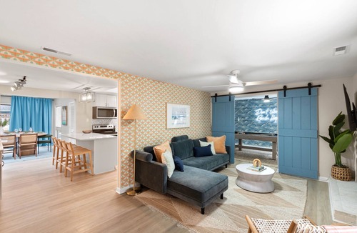 North Forest Beach House | 400 Steps to beach: Pool Hot Tub Sauna Mini Putt Putt Pool Table Arcade Games