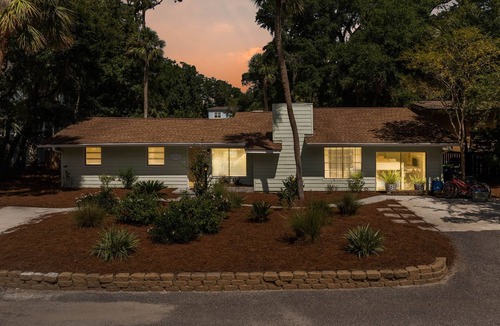 North Forest Beach House | 400 Steps to beach: Pool Hot Tub Sauna Mini Putt Putt Pool Table Arcade Games