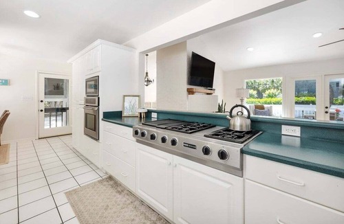 East Beach House | 4203 10th Street - East Beach