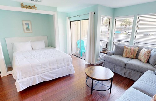 Holiday Isle Condo | 44 m² Condo ∙ 4 guests