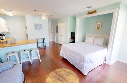 Holiday Isle Condo | 44 m² Condo ∙ 4 guests