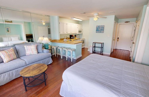Holiday Isle Condo | 44 m² Condo ∙ 4 guests