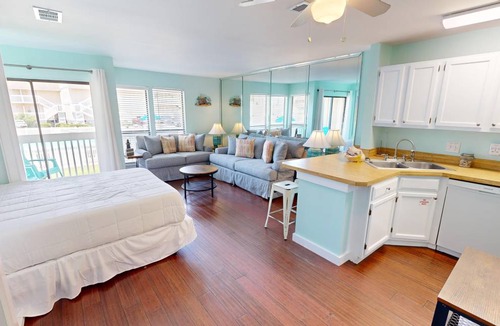 Holiday Isle Condo | 44 m² Condo ∙ 4 guests
