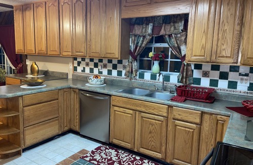 Marianna House | 4652- Cheerful 3 Bedroom luxury home the caverns state Park