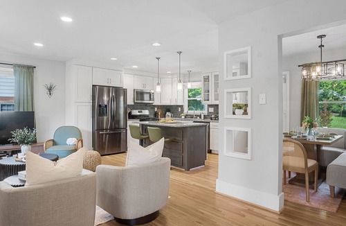 Cotswold House | 4BD Cozy Getaway - Eclectic, Central, Near Airport