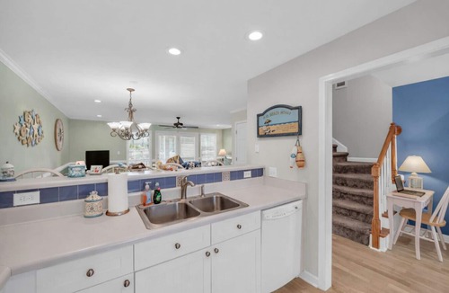 Kure Beach Villa | 4BR 3 King Beds 200 Steps to Beach Walk to Pier Pool