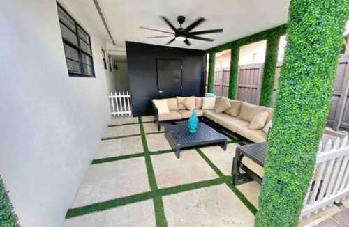 Pompano Beach House | 4BR/3BA Mini-Resort Near Beach heated Pool & Spa
